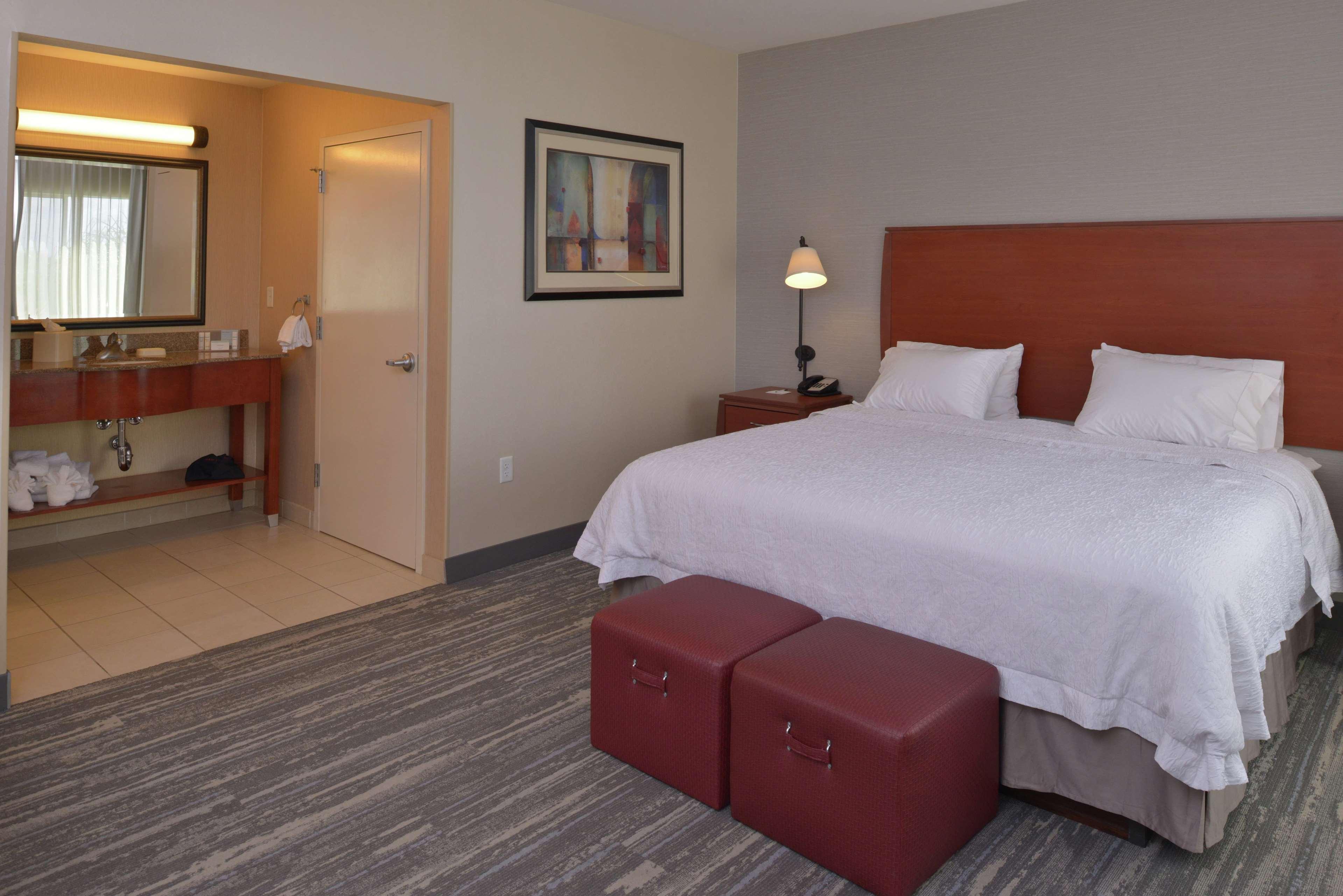 Hampton Inn And Suites Bakersfield North-Airport Exterior photo
