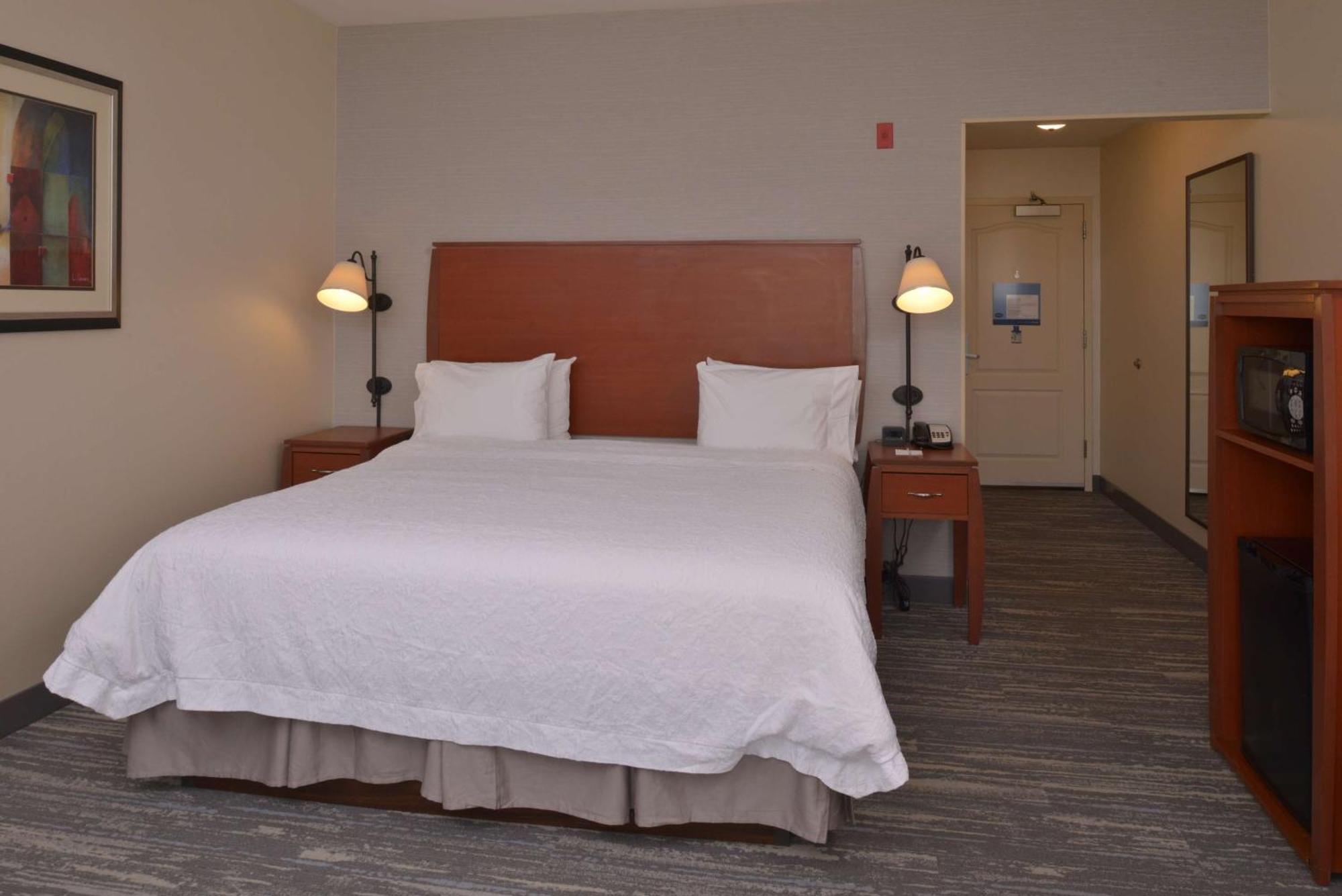 Hampton Inn And Suites Bakersfield North-Airport Exterior photo