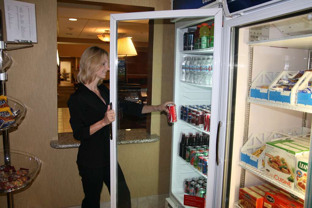 Hampton Inn And Suites Bakersfield North-Airport Restaurant photo